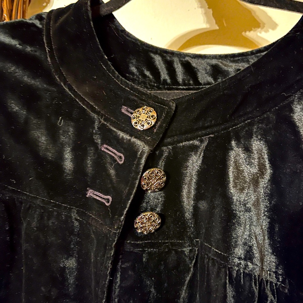 Black Velvet over blouse. Plus size 1x or just worn roomy on anyone.